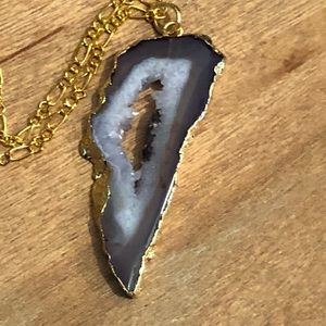 NWOT Beautiful Agate Druzy Necklace – Grey WA4623
